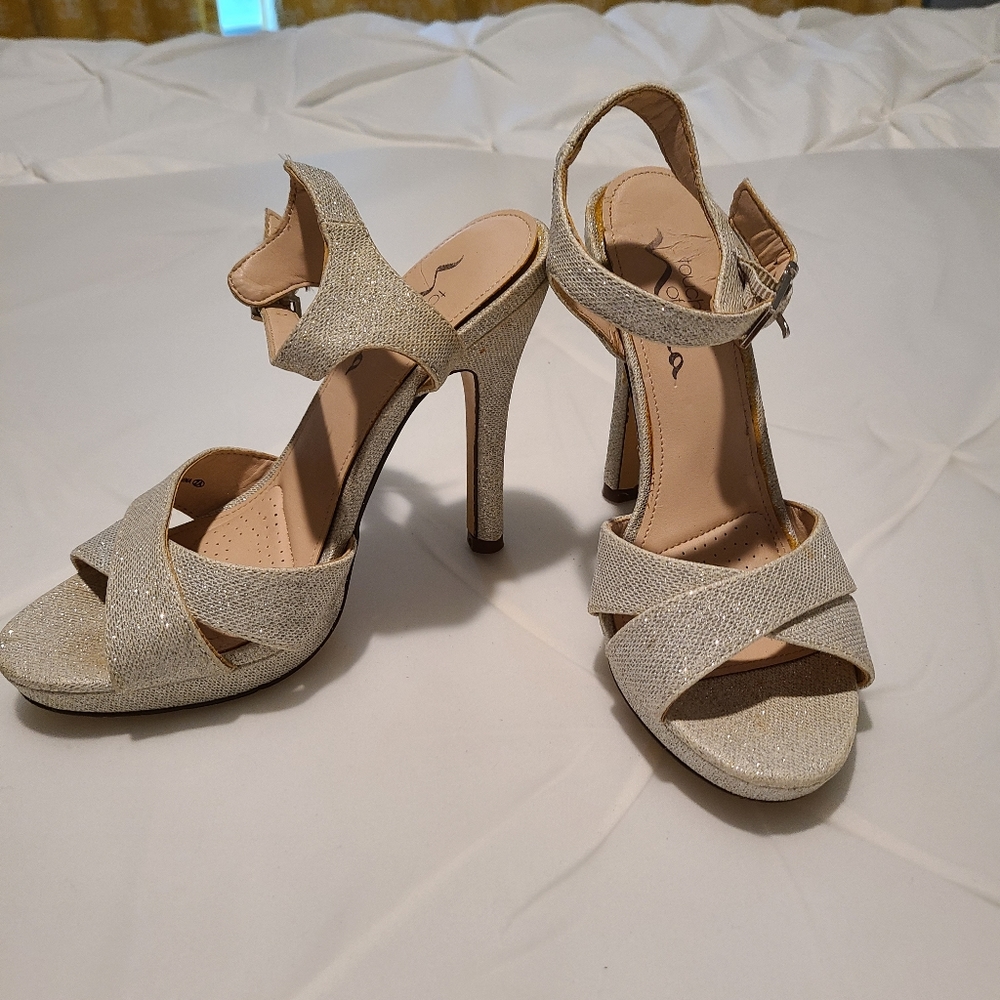 Shoes - Picture 2 of 4